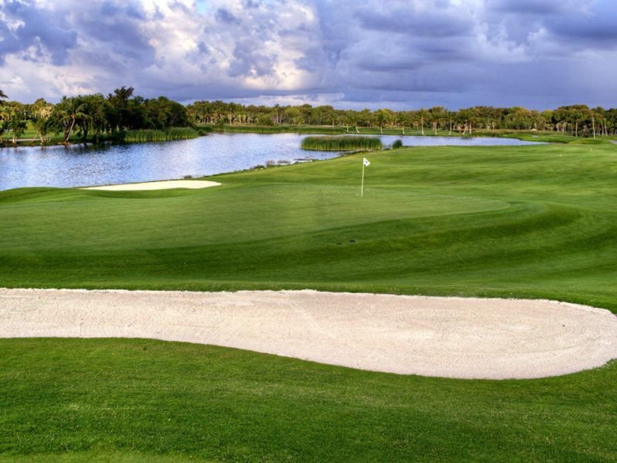 Barceló Bávaro Beach - Adults Only All Inclusive Punta Cana Esterno foto Golf course at Trump National Doral