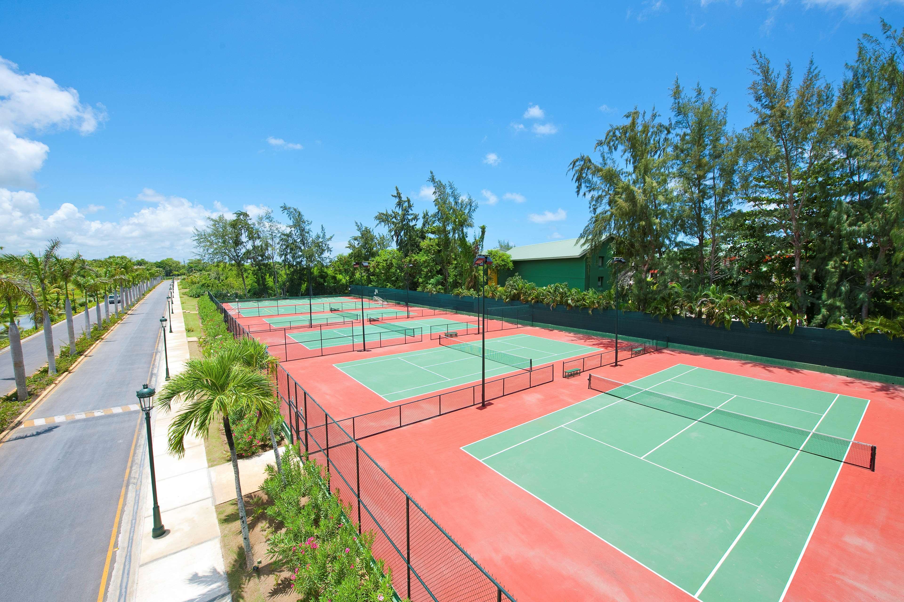 Barceló Bávaro Beach - Adults Only All Inclusive Punta Cana Esterno foto Tennis courts at the resort
