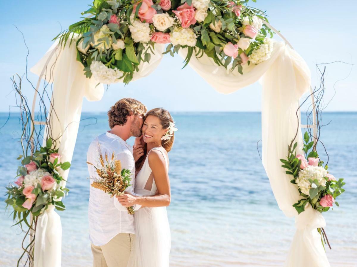 Barceló Bávaro Beach - Adults Only All Inclusive Punta Cana Esterno foto A wedding at Sandals South Coast